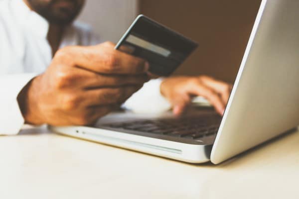 (TRWRF cares for restaurant workers one gift card at a time / courtesy Rupixen on Unsplash)